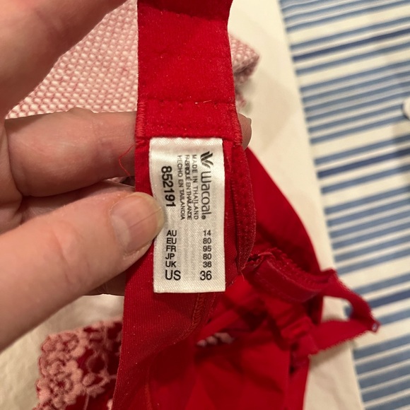 Wacoal Embrace Lace Soft Cup Wireless Bra Lingerie 852191 Red Size 36B - Picture 2 of 4